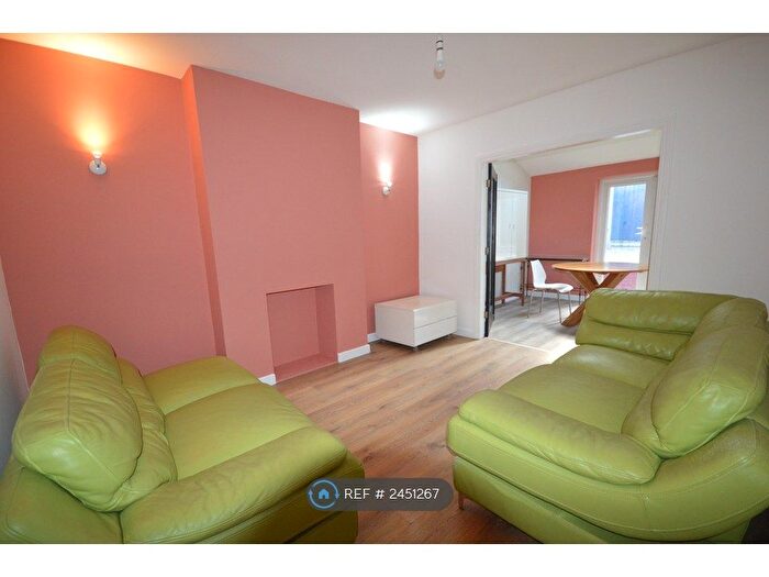 4 Bedroom Semi-Detached House To Rent In Stanfell Road, Leicester, LE2