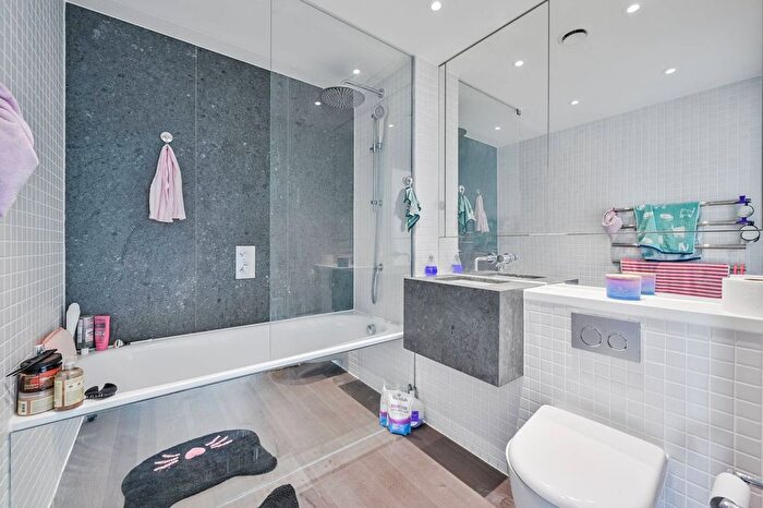 1 Bedroom Flat For Sale In Cutter Lane, North Greenwich, London, SE10
