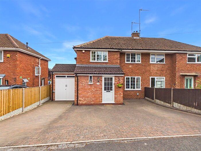4 Bedroom Semi-Detached House For Sale In Devon Road, Worcester, Worcestershire, WR5