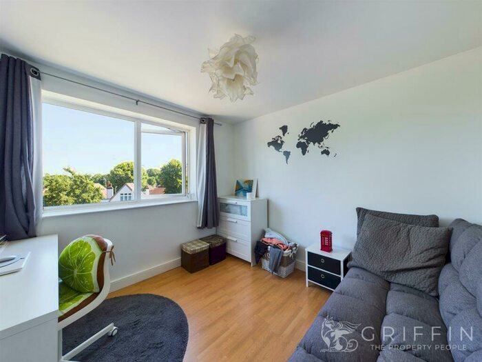 2 Bedroom Flat To Rent In Chaplaincy Gardens, Hornchurch, RM11