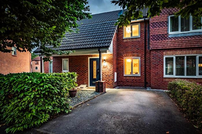 3 Bedroom Terraced House For Sale In Harthill Close, Kingsmead, Cheshire, CW9