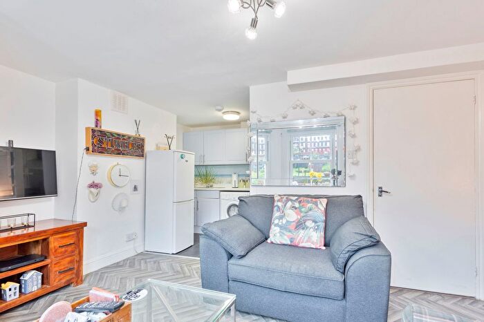 1 Bedroom Flat For Sale In Cheriton Road, Folkestone, CT20