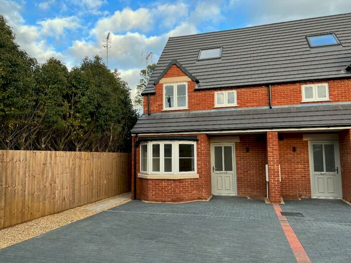 3 Bedroom Semi-Detached House To Rent In Hereward Road, Wisbech, PE13