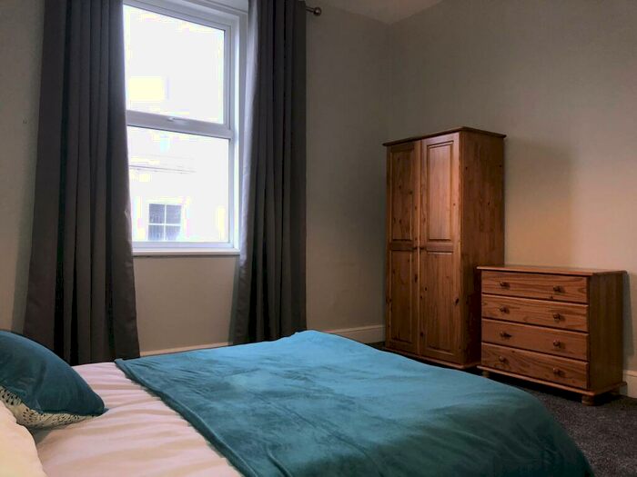 8 Bedroom House To Rent In Queens Gate Villas, Greenbank, Plymouth, PL4