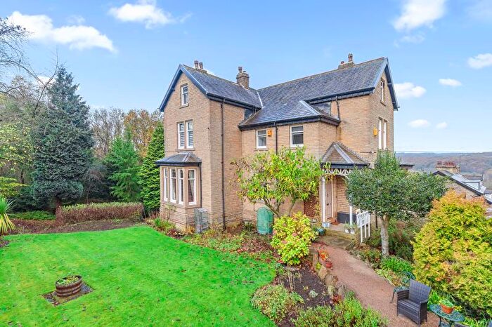 6 Bedroom Property For Sale In Briar Garth, Shipley, BD18