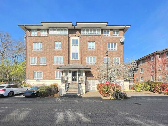 3 Bedroom Flat To Rent In Trent House, May Bate Avenue, KT2