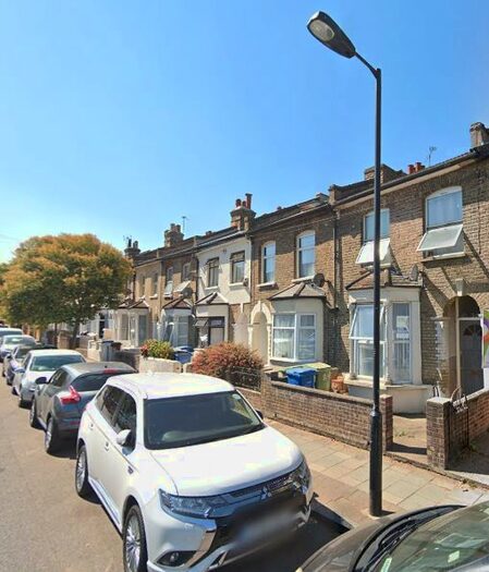 5 Bedroom Semi-Detached House To Rent In Hollydale Road, Peckham, SE15