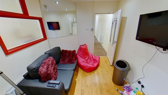 2 Bedroom House To Rent In Peveril Street, Nottingham, NG7