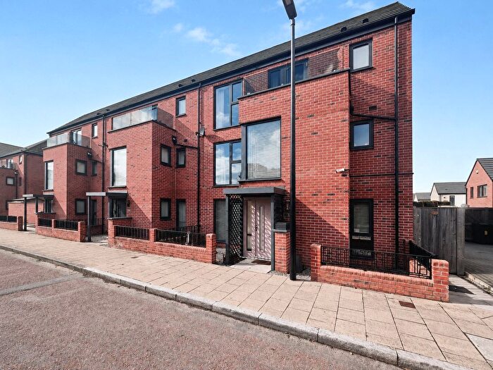 4 Bedroom Town House For Sale In Middleton Little Road, Allerton Bywater, Castleford, West Yorkshire, WF10