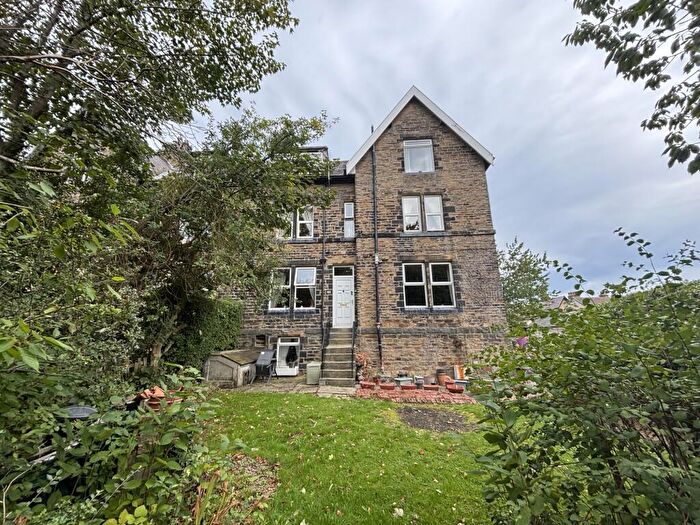 4 Bedroom Villa For Sale In Finsbury Drive, Bradford, BD2