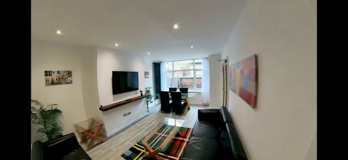 6 Bedroom Terraced House To Rent In Harley Avenue, Manchester, M14