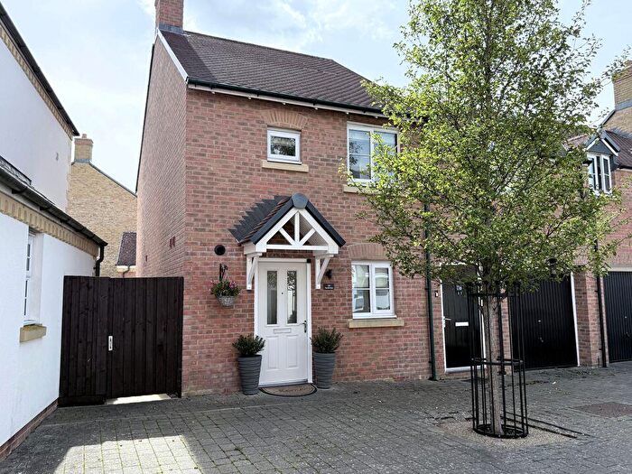 2 Bedroom Semi-Detached House For Sale In Trecastle Road, Swindon, SN1