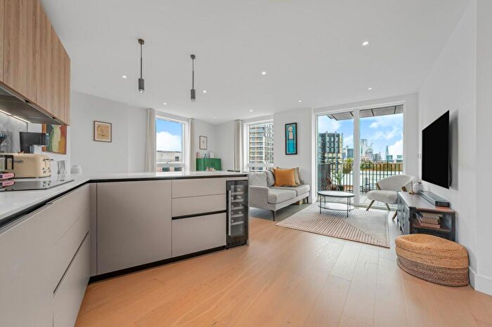 3 Bedroom Flat For Sale In Penn Street, Hackney, N1