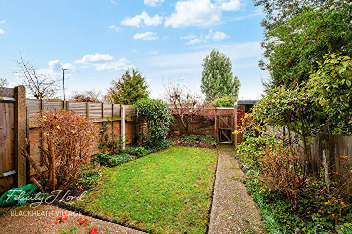2 Bedroom Maisonette For Sale In Wricklemarsh Road, London, SE3