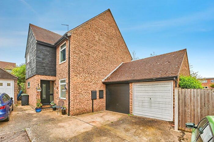 5 Bedroom Detached House For Sale In De Bohun Court, Saffron Walden, CB10