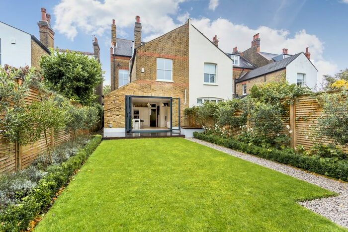 6 Bedroom Semi-Detached House To Rent In Woodwarde Road, London, SE22