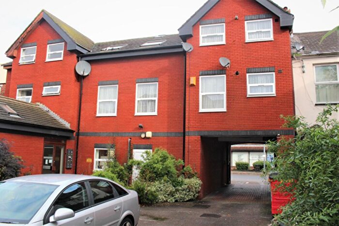 2 Bedroom Flat To Rent In Hamilton Court, - Cowbridge Road East, Cardiff, CF5