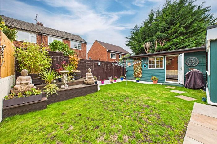 2 Bedroom Bungalow For Sale In Newtown Road, Sandhurst, Berkshire, GU47