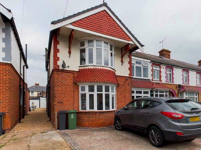 3 Bedroom End Of Terrace House To Rent In Chatsworth Avenue, Cosham, Portsmouth, PO6