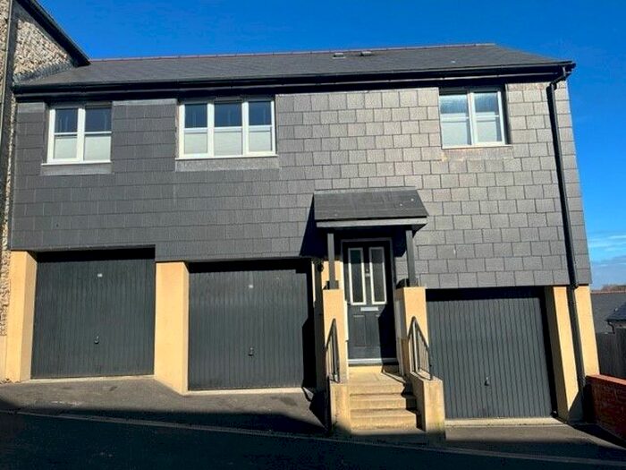 2 Bedroom Flat To Rent In Flax Meadow Lane, Axminster, EX13