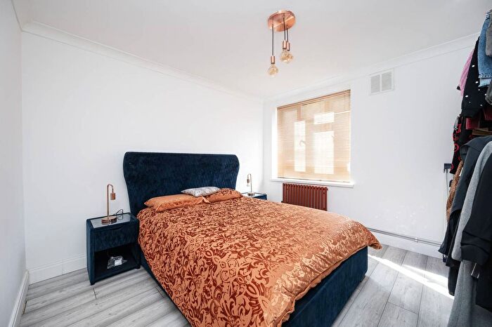 2 Bedroom Flat To Rent In Chart Street, Shoreditch, London, N1