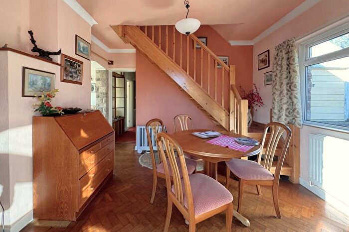 4 Bedroom Detached Bungalow For Sale In South Instow, Harmans Cross, Swanage, BH19 - Photo 9