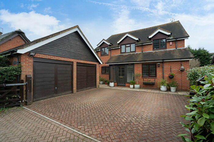 4 Bedroom Detached House For Sale In The Knoll, Maulden, MK45