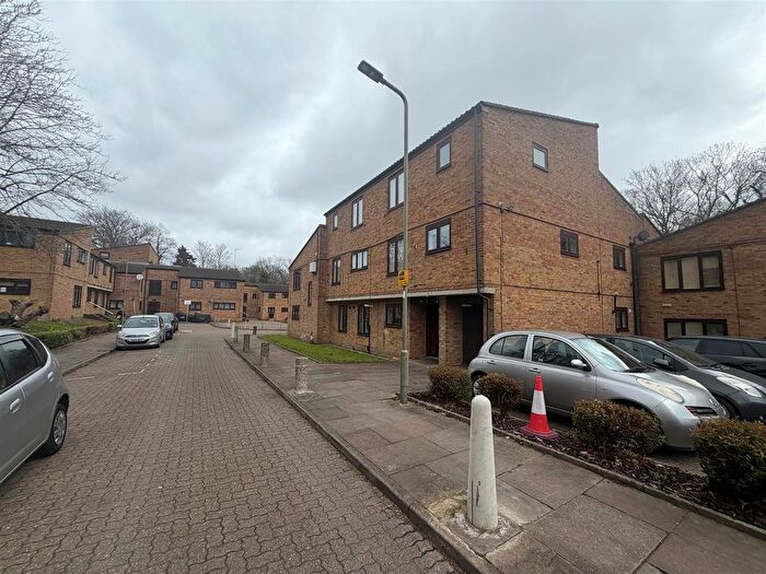 2 Bedroom Flat To Rent In Woodburn Close, London, NW4