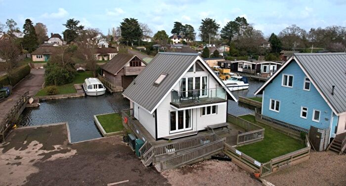 2 Bedroom Detached House For Sale In Grebe Island, Horning, NR12