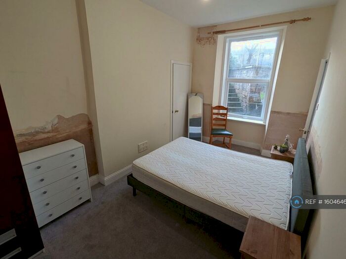 2 Bedroom Flat To Rent In Newton Street, Edinburgh, EH11