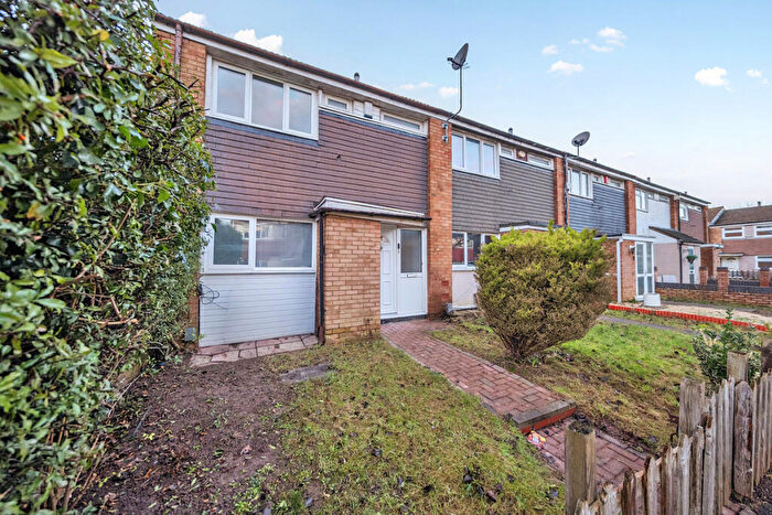 3 Bedroom End Of Terrace House For Sale In Thrales Close, Bedfordshire, LU3