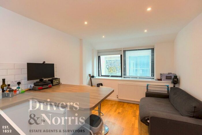 2 Bedroom Apartment To Rent In Stucley Place, Camden, London, NW1