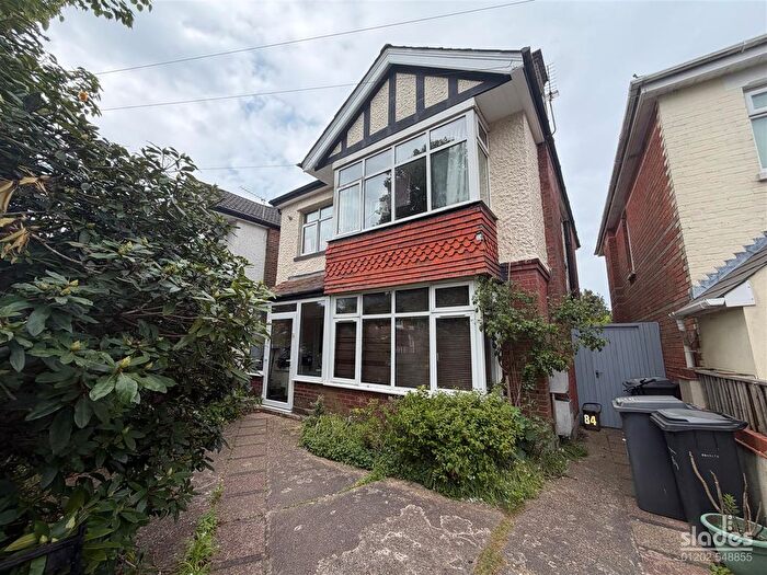 2 Bedroom Flat For Sale In Edgehill Road, Winton, Bournemouth, BH9