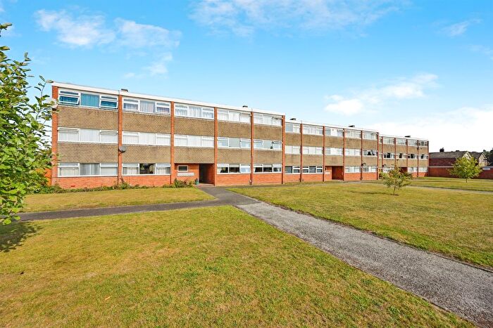 2 Bedroom Flat For Sale In Leomansley View, Lichfield, WS13