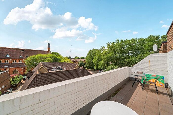 2 Bedroom Flat For Sale In Salisbury Walk, London, N19