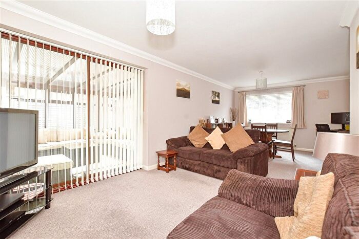 3 Bedroom Detached House For Sale In Oaks Close, Westergate, Chichester, West Sussex, PO20