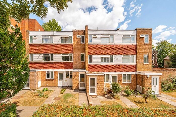 2 Bedroom Flat To Rent In Eaton Rise, Ealing, W5