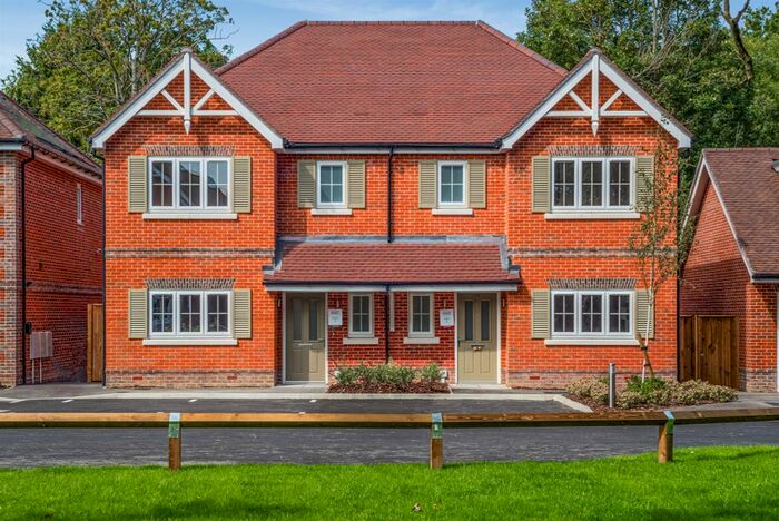 3 Bedroom Semi-Detached House For Sale In Whyteleafe Road, Caterham, CR3