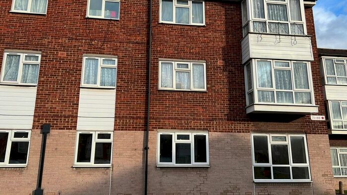 4 Bedroom Flat To Rent In Ibscott Close, Dageham RM10