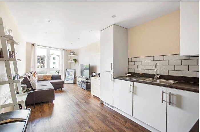 2 Bedroom Flat To Rent In Ramsgate Street, London, E8