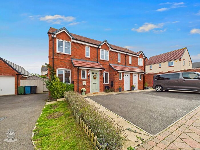 2 Bedroom End Of Terrace House For Sale In Shearer Close, Tamworth, Staffordshire, B79