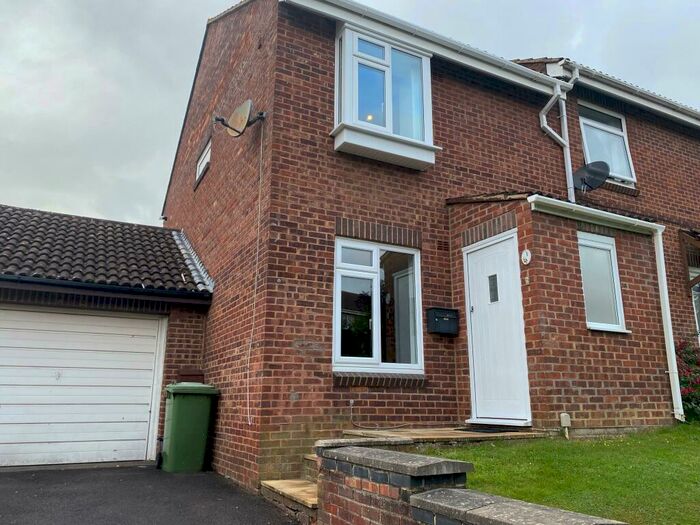 3 Bedroom House To Rent In Beaconsfield Way, Frome, BA11