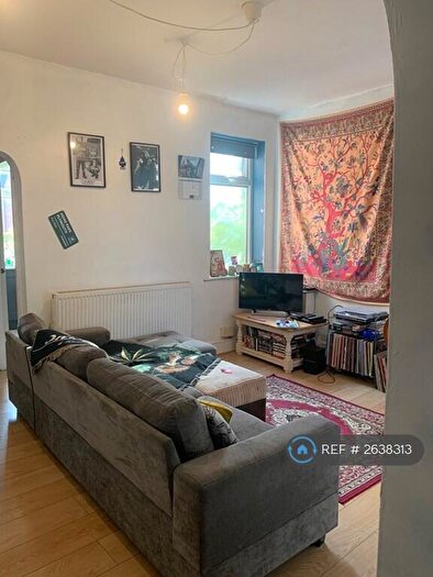 2 Bedroom Flat To Rent In Chorlton, Manchester, M21