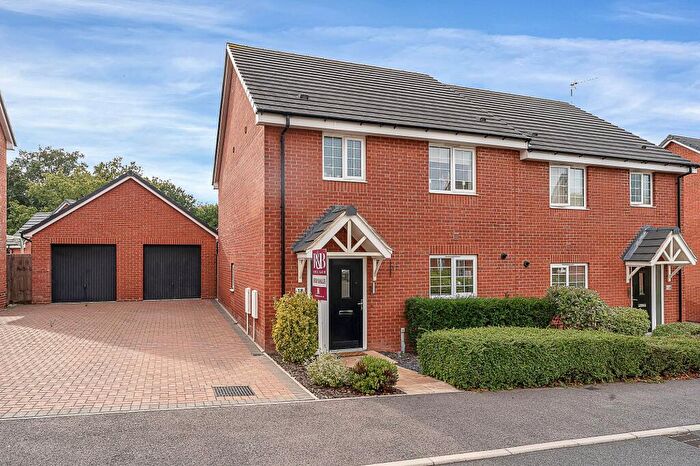 3 Bedroom Semi-Detached House For Sale In Oaktree Way, Rothley, LE7