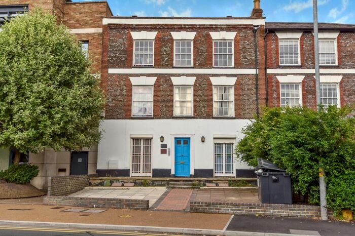 3 Bedroom Flat To Rent In Reddy House, Buckinghamshire, HP11