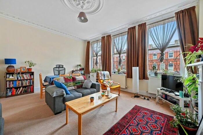 3 Bedroom Maisonette To Rent In Cricklewood Broadway, London, NW2