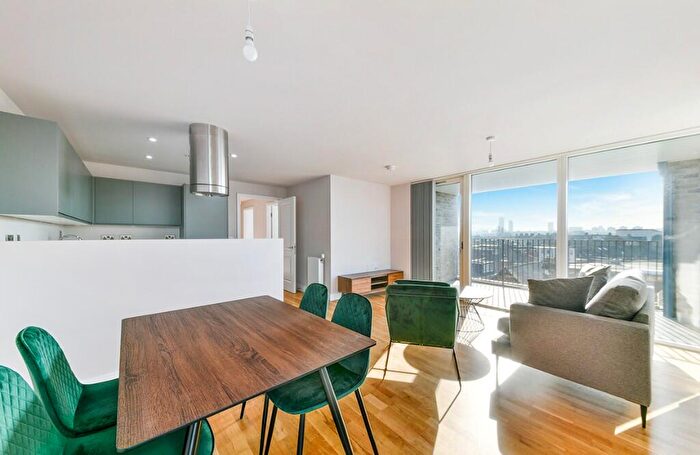 2 Bedroom Flat To Rent In The Oakwood, Colina Road, London, N15