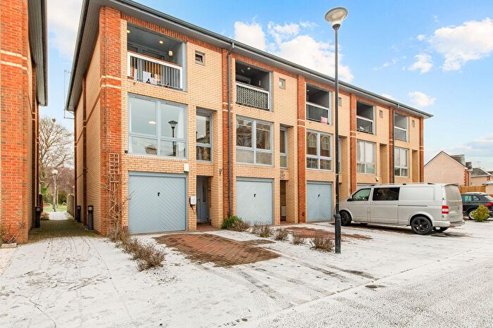 4 Bedroom Town House For Sale In Hayford Mills, Cambusbarron, FK7