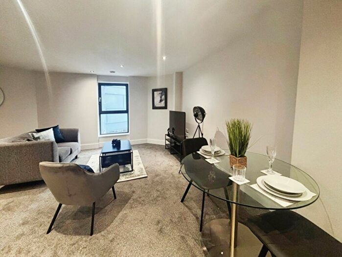 1 Bedroom Flat To Rent In Crown Point Road, Hunslet, Leeds, West Yorkshire, LS10