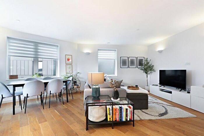 2 Bedroom Apartment For Sale In Camberwell New Road. London, SE5